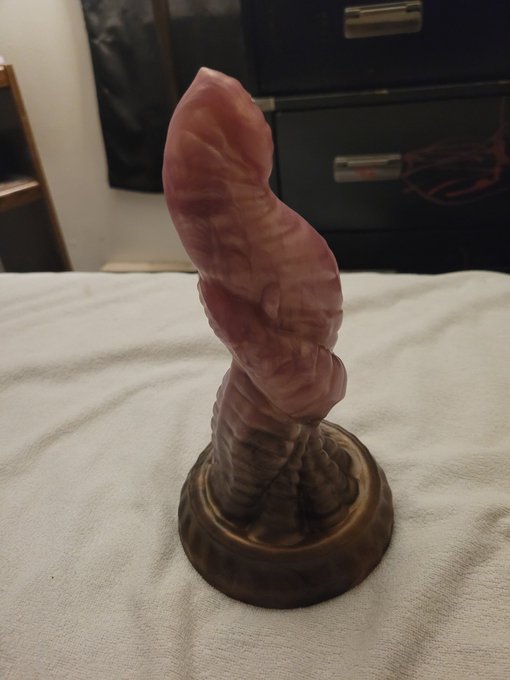 Soooo my new toy says you can put it in the dishwasher....🤣 BTW the silicone they used feels so fucking