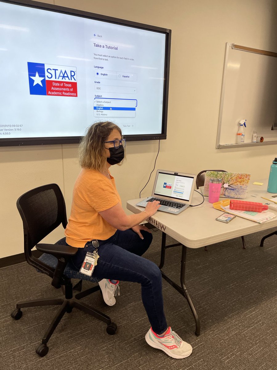 #mymisd The incredible ⁦<a href="/Kelslate/">𝕂𝕖𝕝𝕝𝕪 𝕊𝕝𝕒𝕥𝕖</a>⁩ showing students the online platform for ELAR testing! ⁦<a href="/MNHSEnglishDept/">𝙼𝙽𝙷𝚂 𝙴𝙻𝙰𝚁</a>⁩