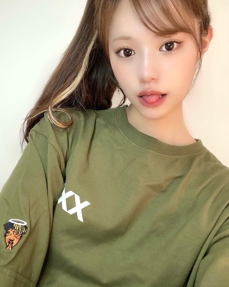 01U02ze's tweet photo. #広瀬晏夕 ちゃんがインスタで紹介していた #CLOUDPINE のTシャツが昨夜届いてた☺️相変わらず迅速。
おまけもいただきました。
ヒートテックの上から試着。着心地いい感じ💚
そして被写体に足りてない可愛さを補うためにねこ🐈抱っこあまり好きじゃないから不機嫌そう😹
https://t.co/IfNoIvUlpt https://t.co/apO4JEKjsh