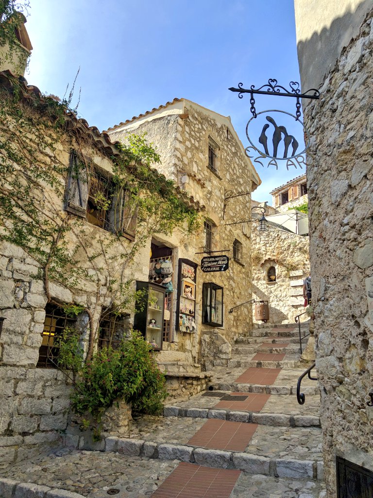 gorgeous_pix's tweet photo. "Cobbled steps in Eze, France. From u/HellsJuggernaut on /r/mostbeautiful #cobbledsteps #france #eze #mostbeautiful" https://t.co/apIJuIS1XB