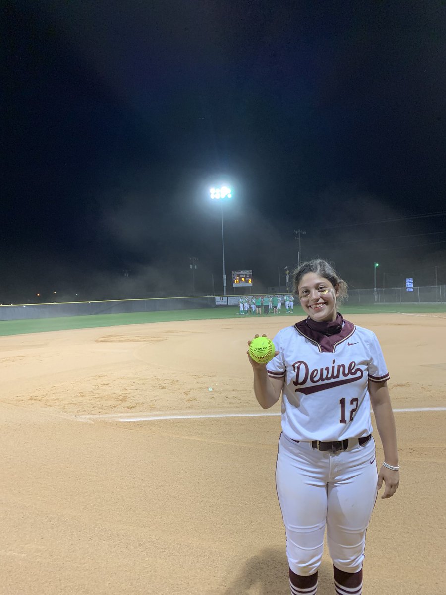 The Devine Arabians won their first district game tonight against the Pleasanton Eagles 17-2. Isellia Gutierrez hit her first home run of the season!!🔥 Great job Arabians🥎💪🏽