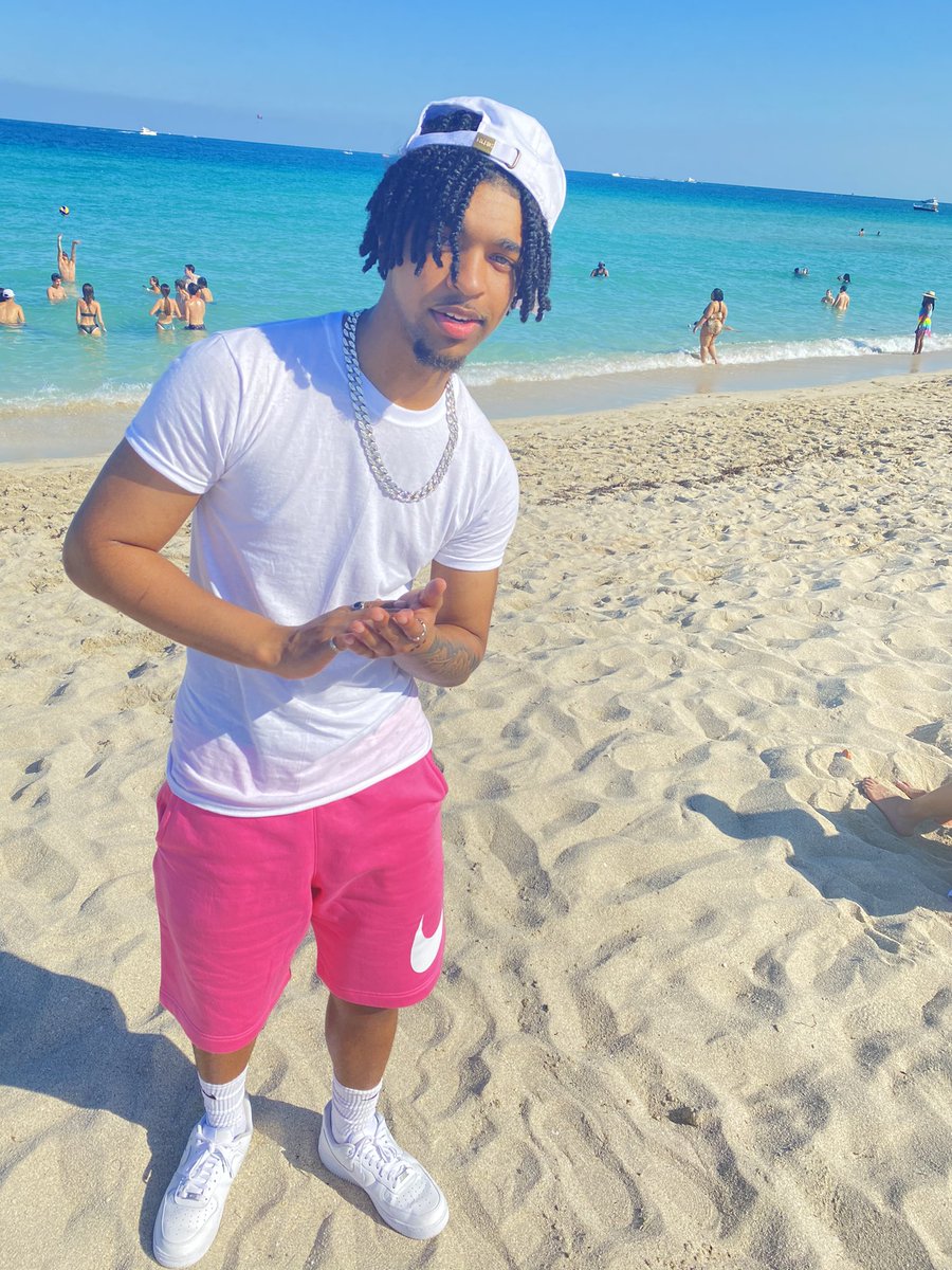 KxngAj21's tweet photo. Miami was a vibe🏖✨ (Like n Retweet if you fwm🤧🖤) https://t.co/67JMWyv0k3