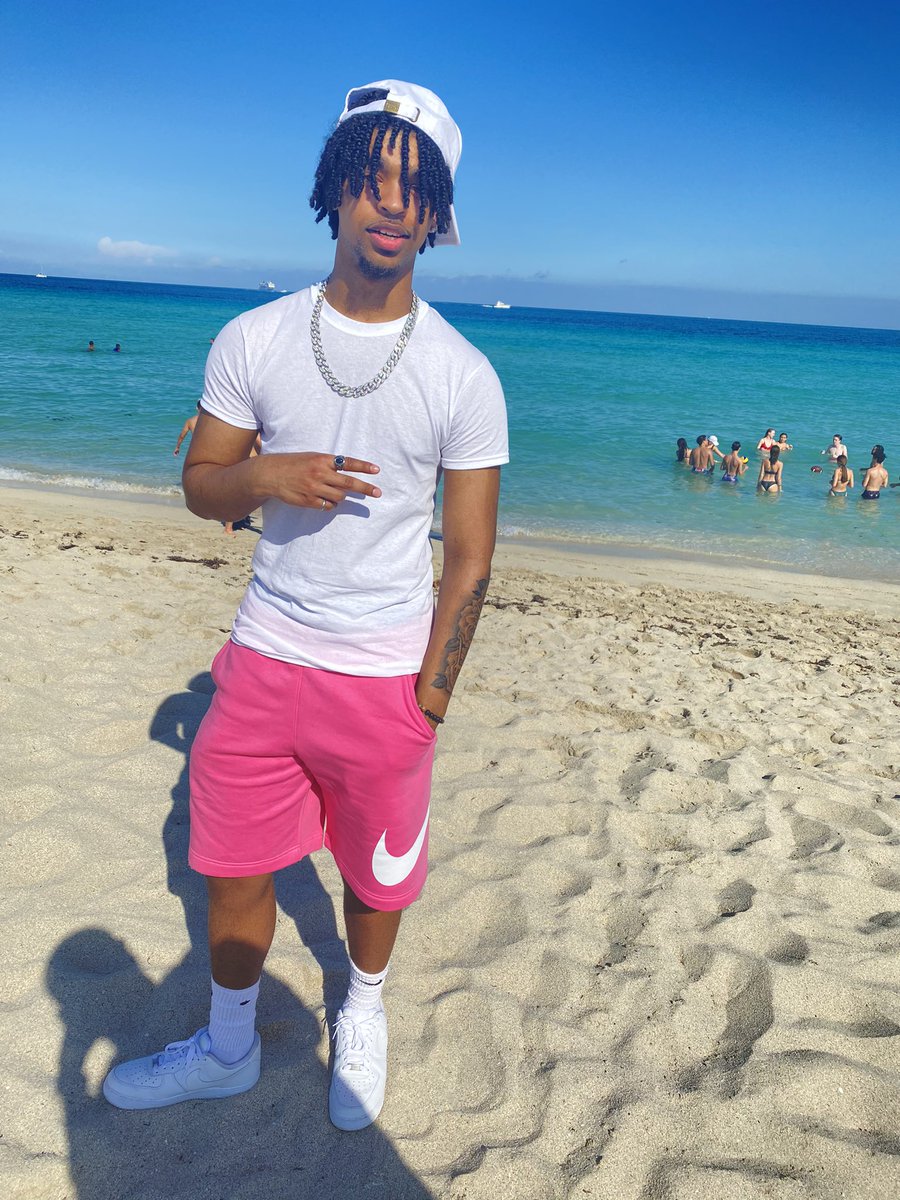 KxngAj21's tweet photo. Miami was a vibe🏖✨ (Like n Retweet if you fwm🤧🖤) https://t.co/67JMWyv0k3