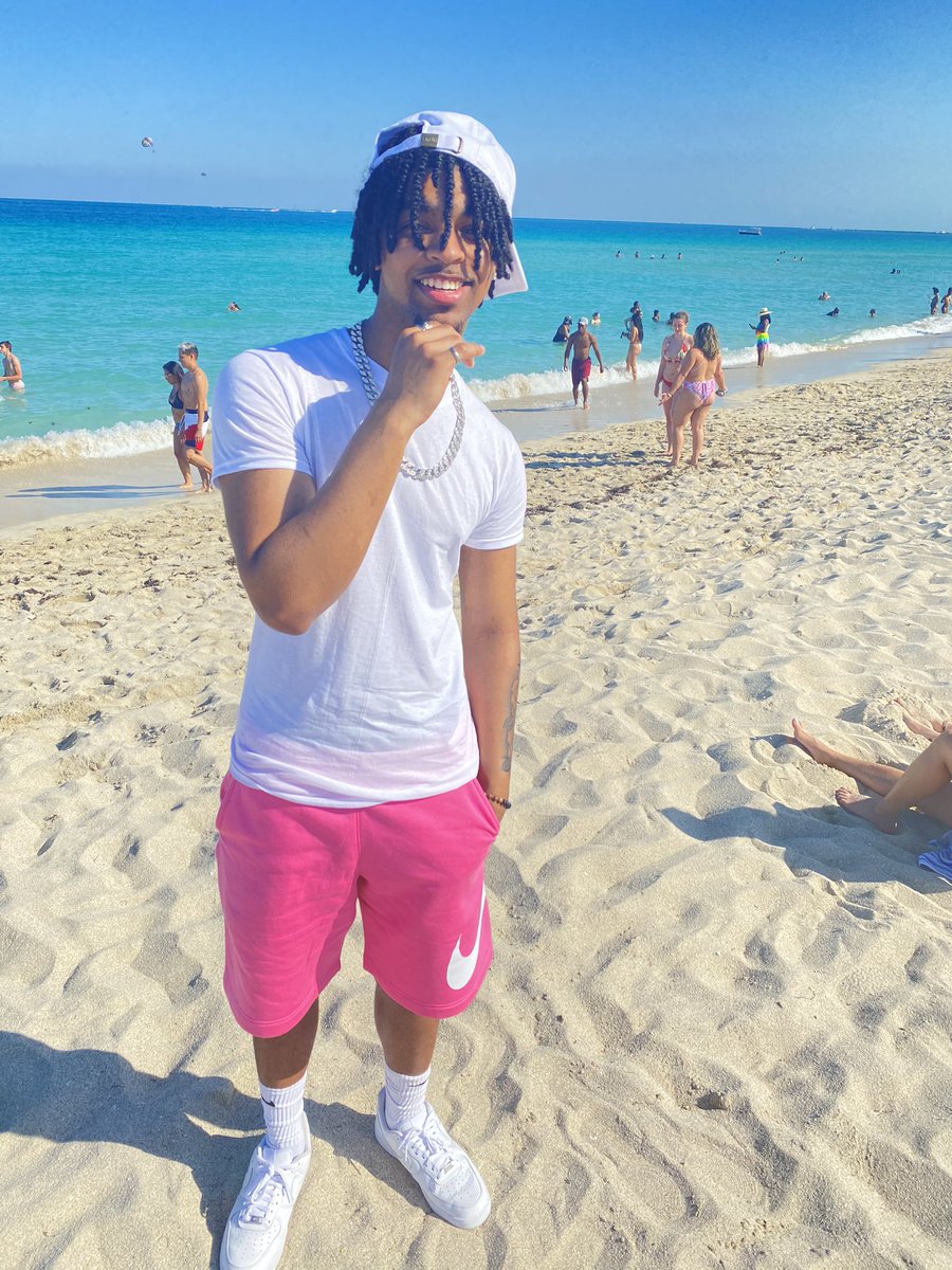 KxngAj21's tweet photo. Miami was a vibe🏖✨ (Like n Retweet if you fwm🤧🖤) https://t.co/67JMWyv0k3