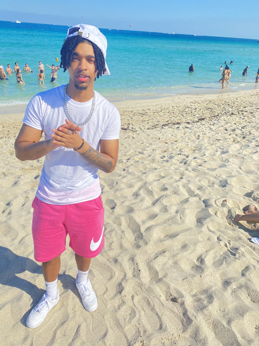 KxngAj21's tweet photo. Miami was a vibe🏖✨ (Like n Retweet if you fwm🤧🖤) https://t.co/67JMWyv0k3