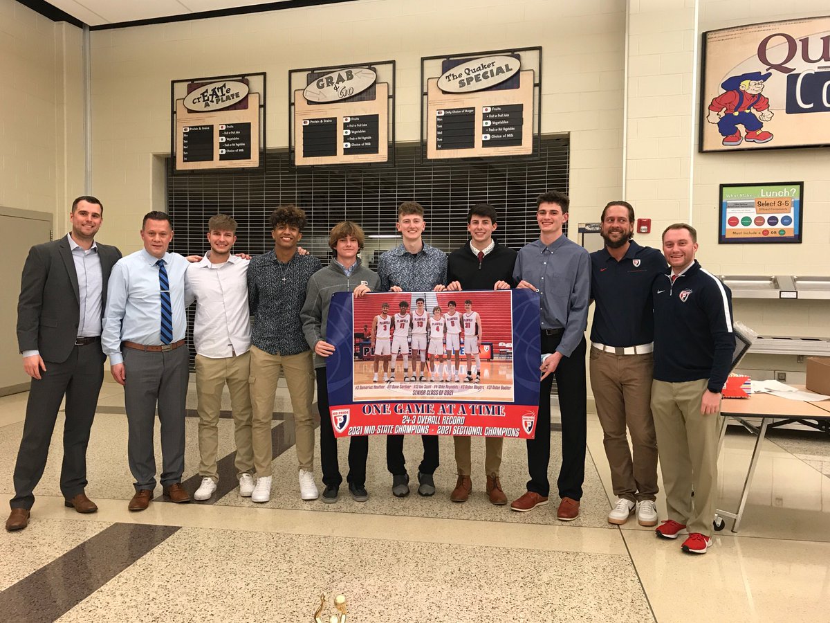 weaver_andy's tweet photo. Thank you seniors https://t.co/DfwP9jGuL1