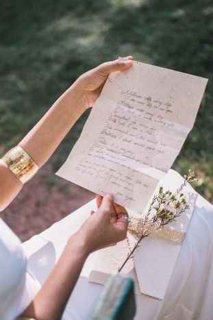 ElaWritesGays's tweet photo. 𝒜 𝓉𝒾 - Akinieves
"Juntas caminamos lejos de donde habíamos venido, lejos de la soledad, de los secretos, íbamos a un lugar mejor, a un lugar tan cálido como el fuego de tu pelo naranja."
#Akinieves https://t.co/9hNorWdOD1