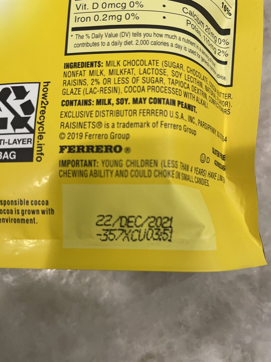emacaux's tweet photo. @FerreroNACorp I think you might want to do some QC checks of your batches of Raisinets. Whatever this is, it’s nasty looking. https://t.co/jM9IFdkD0M