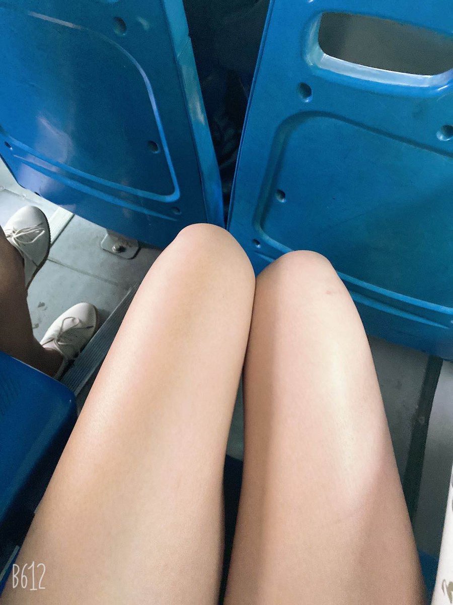 #绿帽 #绿奴 #母狗 #淫妻 #足控 #美腿 还是天热了有看头呀，我老婆的腿是真好看 https://t.co/3DVgZPtcuc