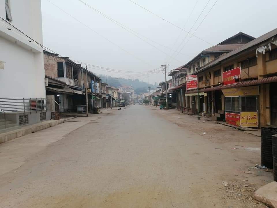 Byun_Sori6104's tweet photo. SILENCE REVOLUTION 

Silent Strike in Kyauk Me!! No car , No shop , No person on the road!!! 
#WhatsHappeningInMyanmar
#Mar24SilenceStrike https://t.co/vRprm0MhCK