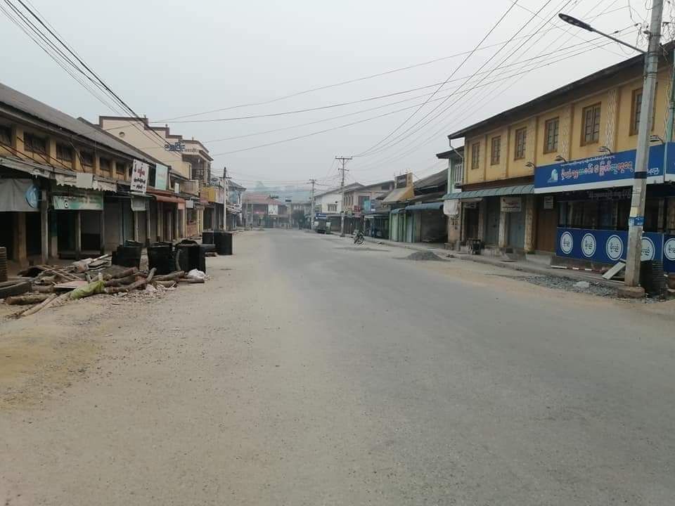 Byun_Sori6104's tweet photo. SILENCE REVOLUTION 

Silent Strike in Kyauk Me!! No car , No shop , No person on the road!!! 
#WhatsHappeningInMyanmar
#Mar24SilenceStrike https://t.co/vRprm0MhCK