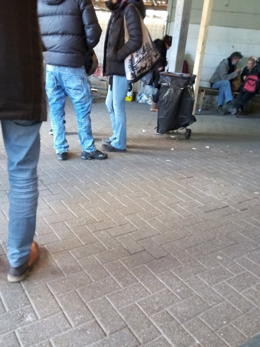 dinomassimi1's tweet photo. Bern anlaufstelle Hodlerstr, Polizei macht mobbing an arme Leute, tägliche Verhaftungen Immer dieselben 2 3 mal in der Woche wird eine Person psichische terror gemacht! Dann lassen dich ein paar Tage in Ruhe und dann geht es weiter!MACHTMISSBRAUCH! SCHANDE https://t.co/H8A4wxVFXf