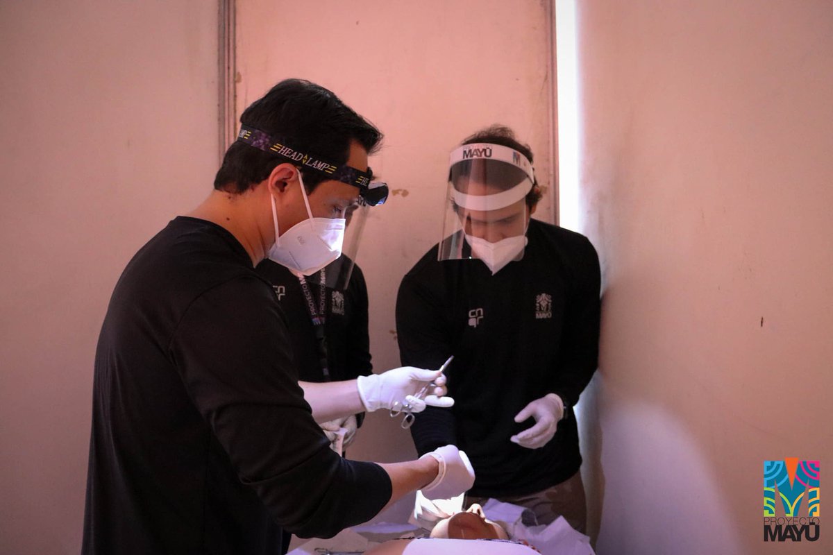 ProyectoMAYU's tweet photo. El Dr. Leonardo Díaz nos acompañó en nuestra última jornada en Tinaquillo. Gracias a su invaluable ayuda pudimos atender a 25 pacientes en la consulta de Cirugía. Gracias @drdiazgandica por su constante disposición en ayudarnos pero sobre todo por siempre esmerarse en enseñarnos. https://t.co/7iuNpNZirY