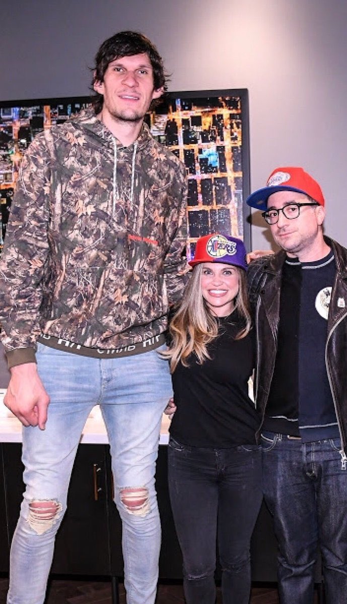 X 上的David Jones：「Pictured here: Boban Marjanovic The Shrimp Toast Crunch  guy His wife Topanga It was a good day for the Twitter app   / X
