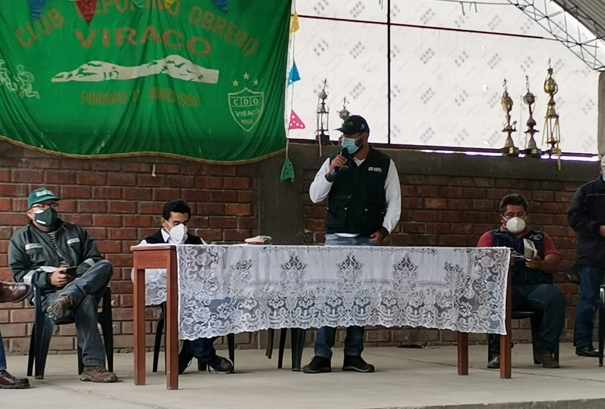 agroruralPER's tweet image. #Arequipa |#NuevoAgroRural suscribió Acta de Compromiso con autoridades y usuarios del distrito de #Viraco, provincia #Castilla, para promover acciones que favorezcan la siembra y cosecha de agua en la microcuenca local.
