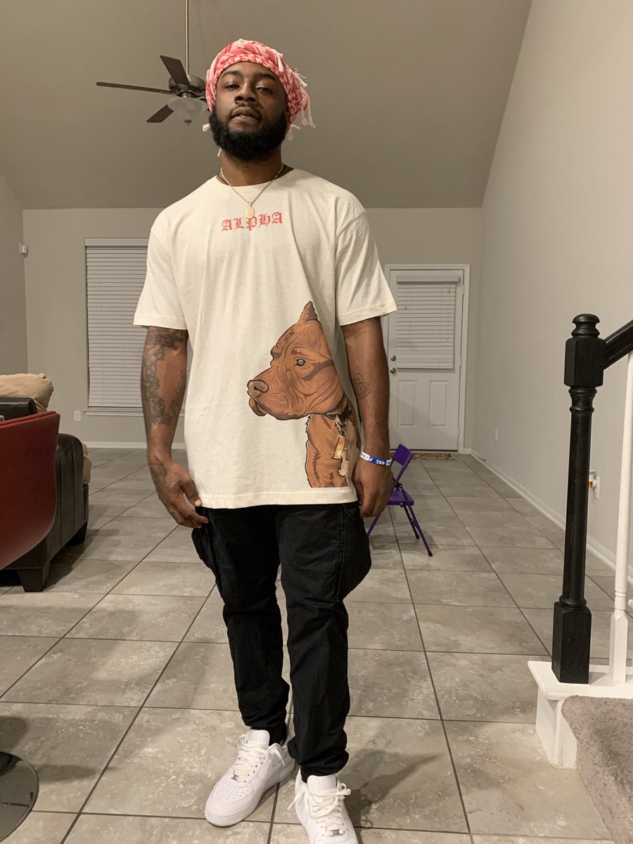 PapiStew_'s tweet photo. @Trey3K__ If you love dogs come check out my line we love them too 🐶💫 https://t.co/SnJDS9Yiqa