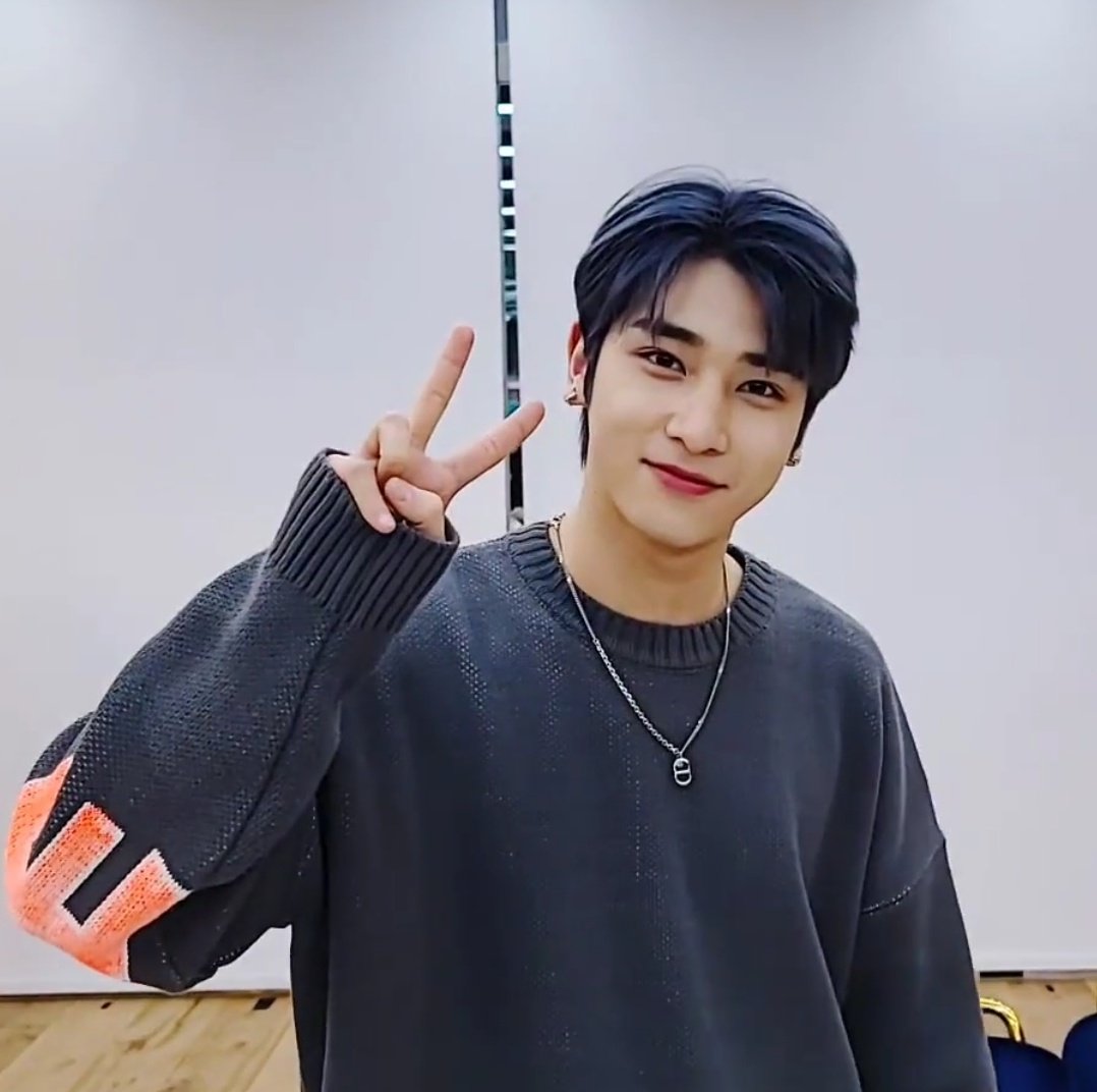 이한결 옷장 tweet media