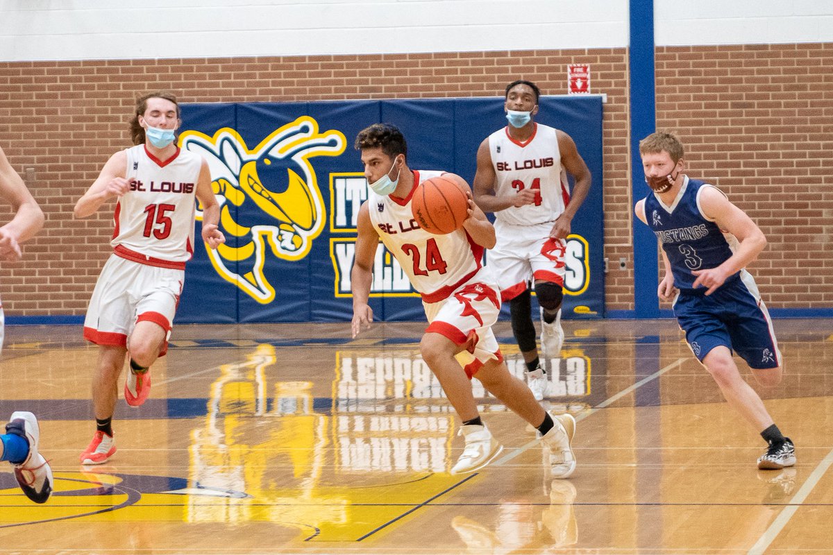 MIPrepZoneMS's tweet photo. St. Louis put together a 12-2 run to open the third quarter Tuesday en route to a Division 3 district win over Montabella from Ithaca High School. With Photo Gallery. - https://t.co/8JsGvhYIRs https://t.co/Lo5jjPtBQe