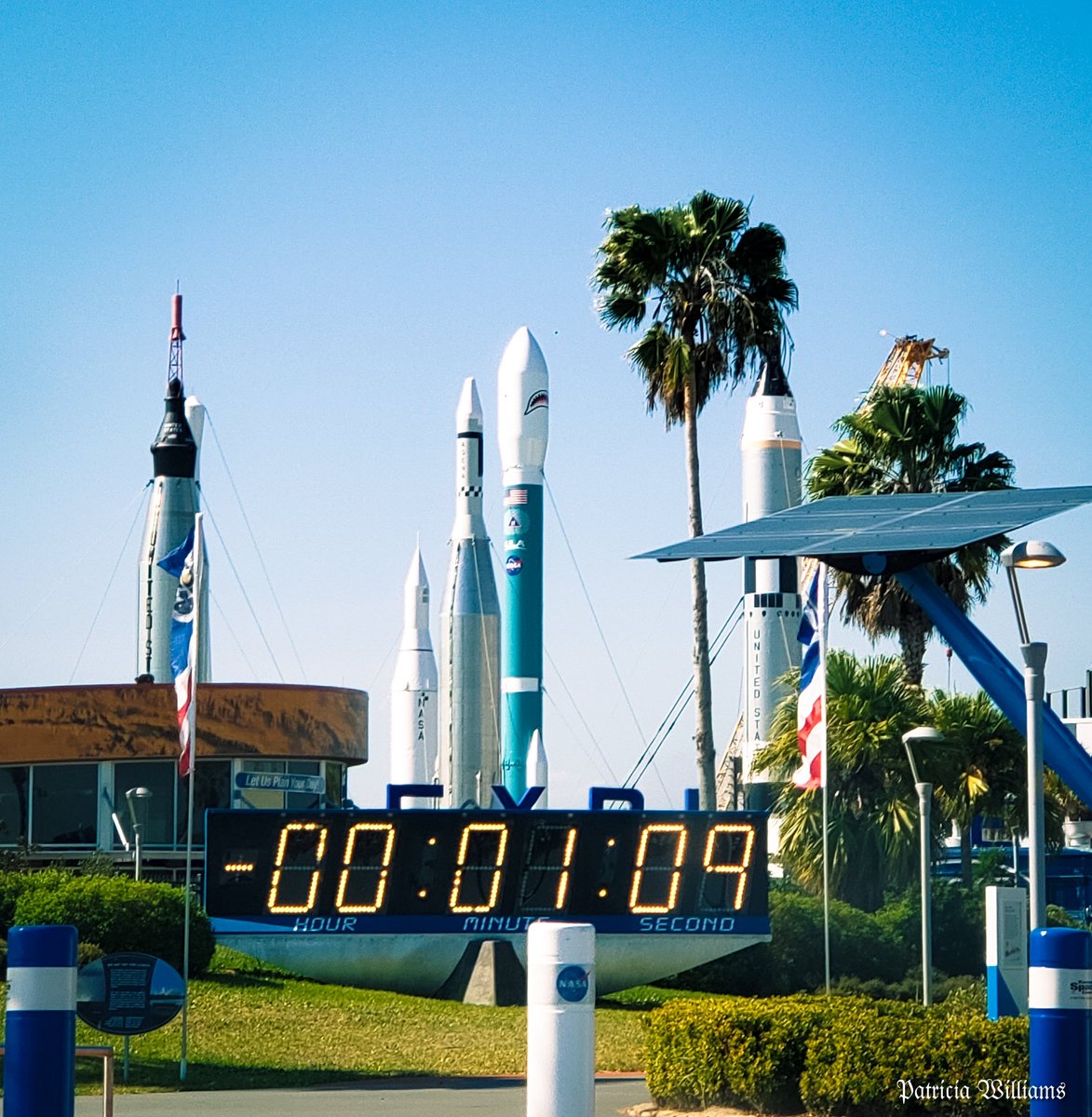 SXentric's tweet photo. New member of the rocket garden at Kennedy Space Center-Florida. It is the Delta II rocket of the ULA company, it worked for 30 years, launching 155 times satellites, orbiters and research systems to Mars, Mercury, comets and asteroids. Now it is proudly retired! #torybruno #ULA https://t.co/LIZERpD5yq