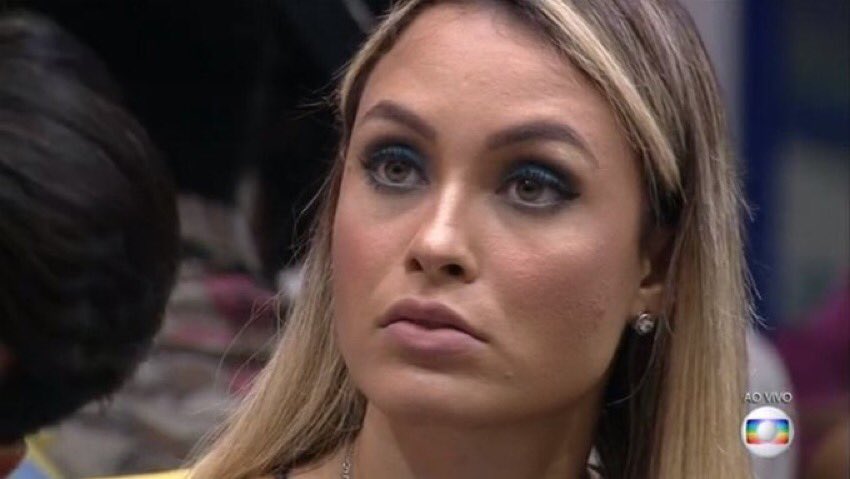 NazareAmarga's tweet photo. A cara da Sarah quando o Tiago falou da pandemia 👁👄👁 #BBB21 https://t.co/Mj64Ou4maT