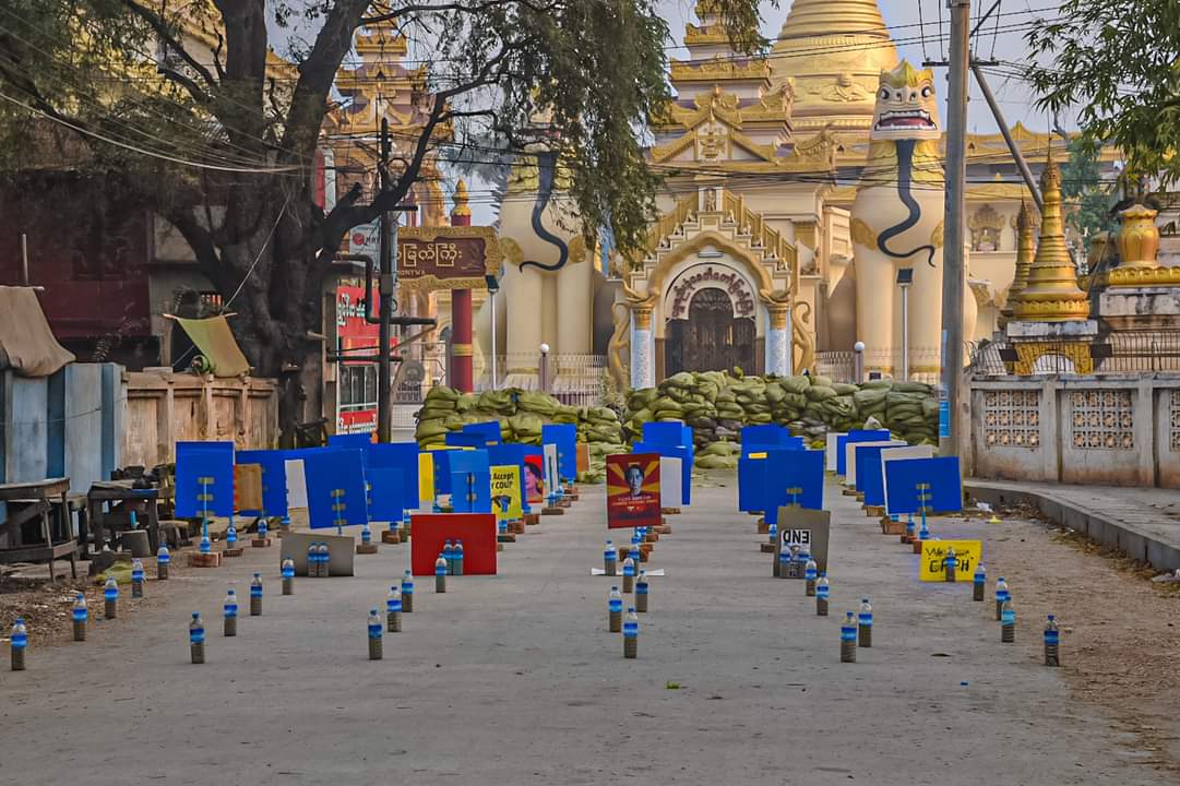 NwayOoKhin8's tweet photo. People in #Monywa held both silent strike and no-human protest.
No cars,No people,all the roads are cleared today❗

SILENCE REVOLUTION
#WhatsHappeningInMyanmar  #Mar24SilenceStrike https://t.co/Cjtd9XTeBy