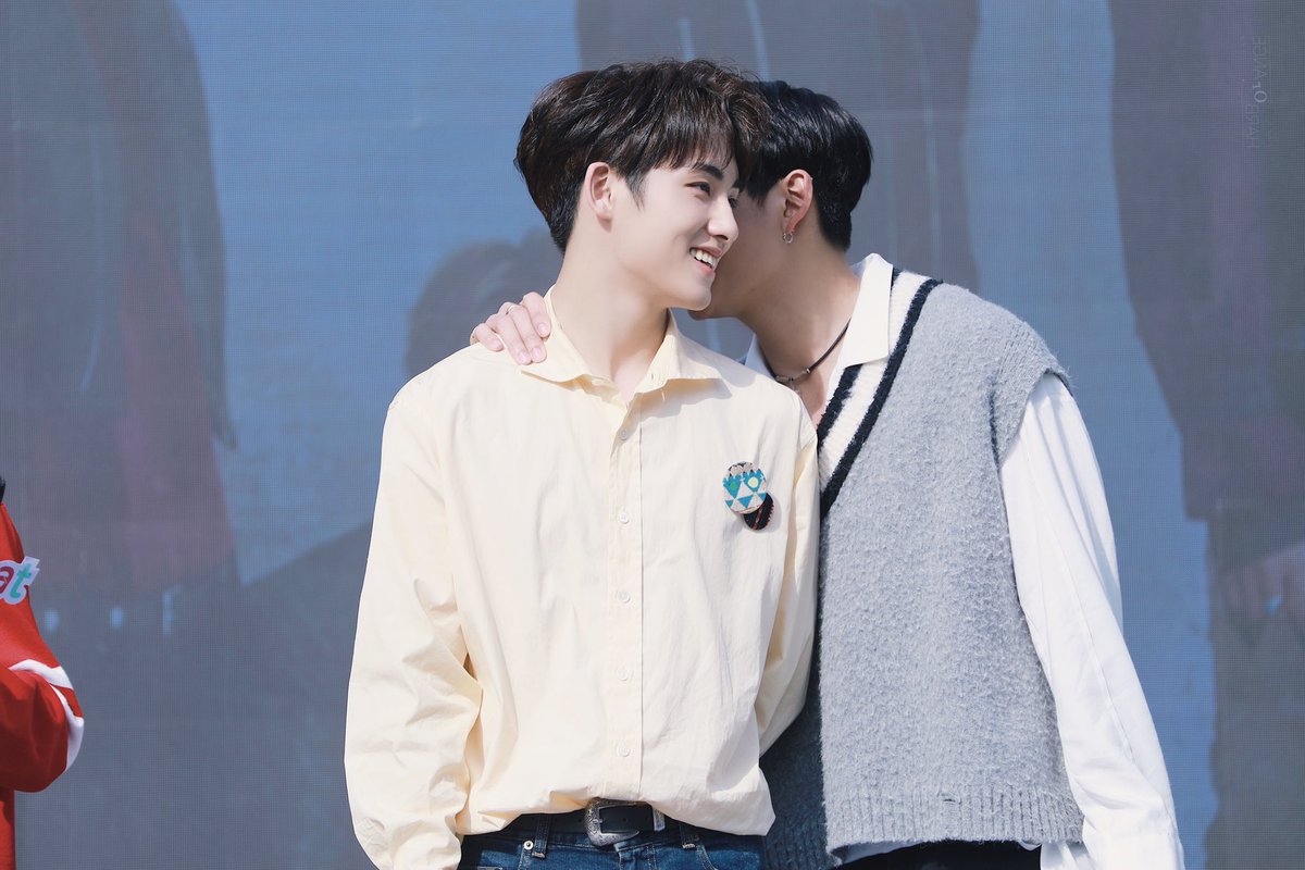 OrangeHarbor_'s tweet photo. #동카스 #港昀 #DONGCAS #WayV  #NCT  

Go back to the past.🌻🌻🌻 https://t.co/CeMTTlJq7c