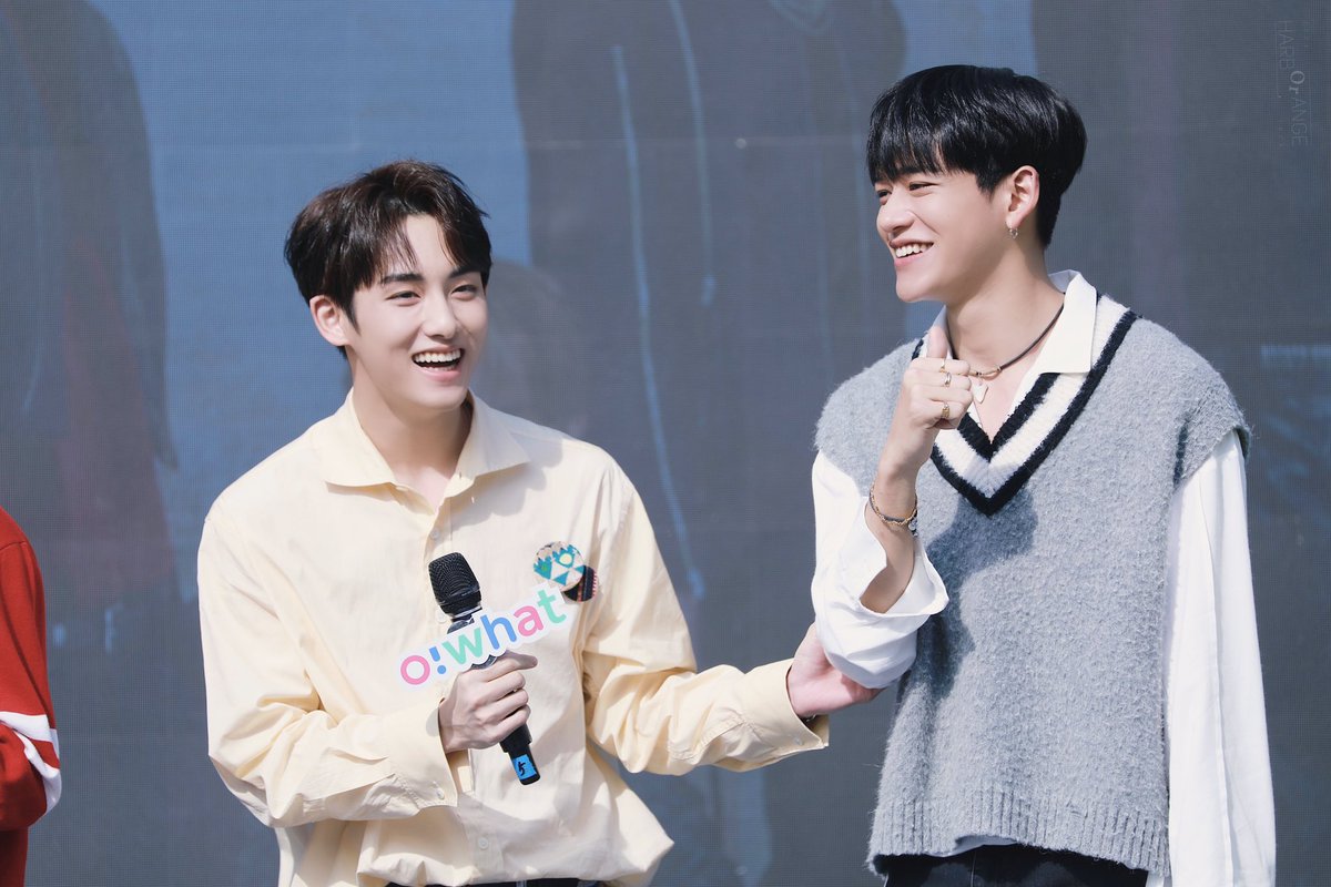 OrangeHarbor_'s tweet photo. #동카스 #港昀 #DONGCAS #WayV  #NCT  

Go back to the past.🌻🌻🌻 https://t.co/CeMTTlJq7c