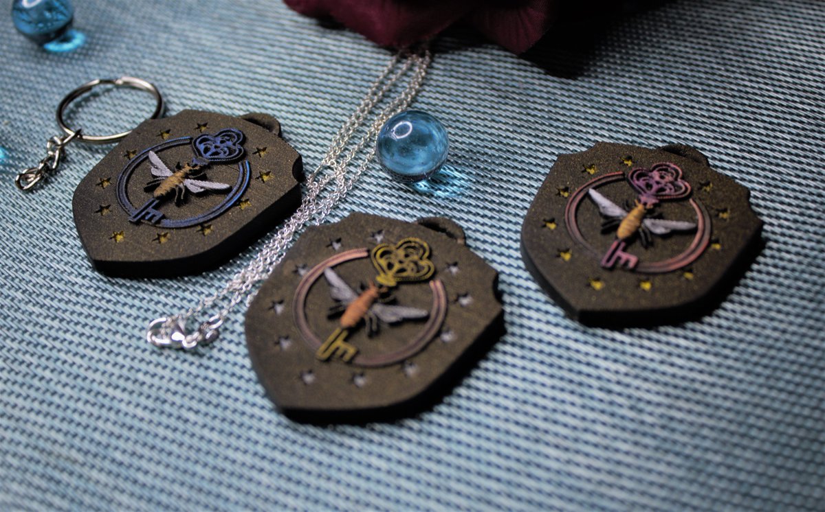 EyeofGarnet's tweet photo. New Magicians fandom arrived at my shop. Which is your favorite color combo of this fun Brakebills keychain or necklace crest? πͺ
https://t.co/kHxpUophHT
#themagicians #etsy #netflix #SmallBusiness #magiciansrewatch #cosplay #magicians #necklace #BlackOwned #scifi #fantasy #gift https://t.co/n1WaD05Eww