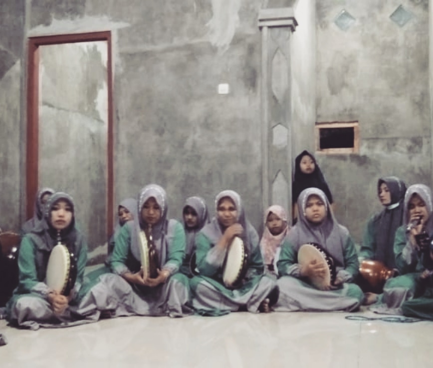 PesantrenDs's tweet photo. Hadroh santriwati pesantren daarul hifdzi al-mu'tashimi lasem rembang jawa tengah indonesia. https://t.co/payZPtqDl0