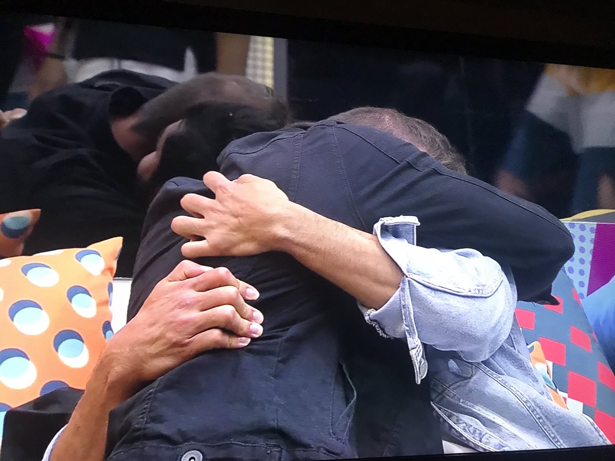 brunomotta's tweet photo. o brasil e sua tradição de não separar casais no paredão https://t.co/9HX3f5Vxj0