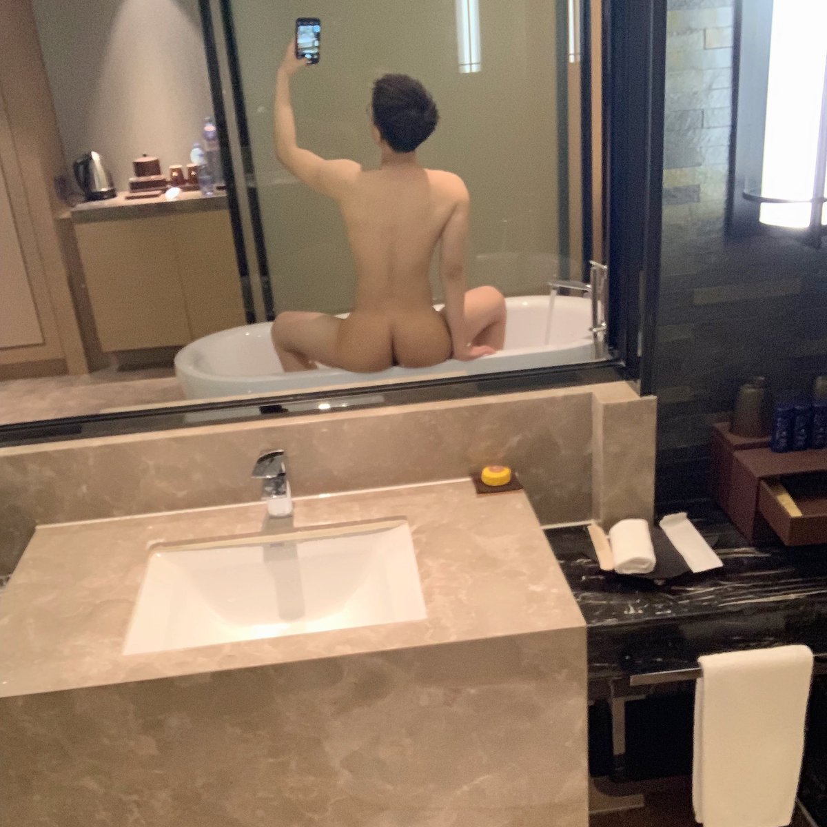 Lxpyou's tweet photo. 春天来了又到了万物交配的季节   哈哈哈哈哈 https://t.co/HKuWEYdKfP