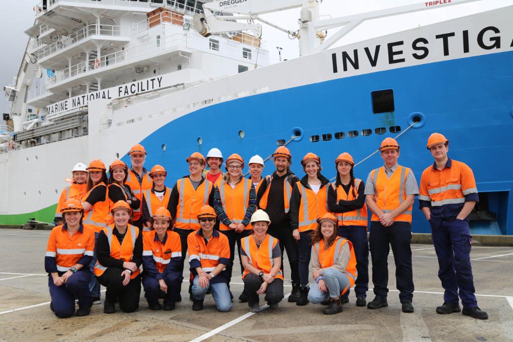 CSIRO's tweet photo. It's an all kriller, no filler voyage! 🦐
@AusAntarctic scientists on our #RVInvestigator have a new grasp of krill biomass in #Antarctica to ensure krill fishing doesn't have long term impacts on its ecosystem.
#KrillingIt @Ant_Partnership @IMASUTAS
https://t.co/A4472EZRp2 https://t.co/xT5t236QOs