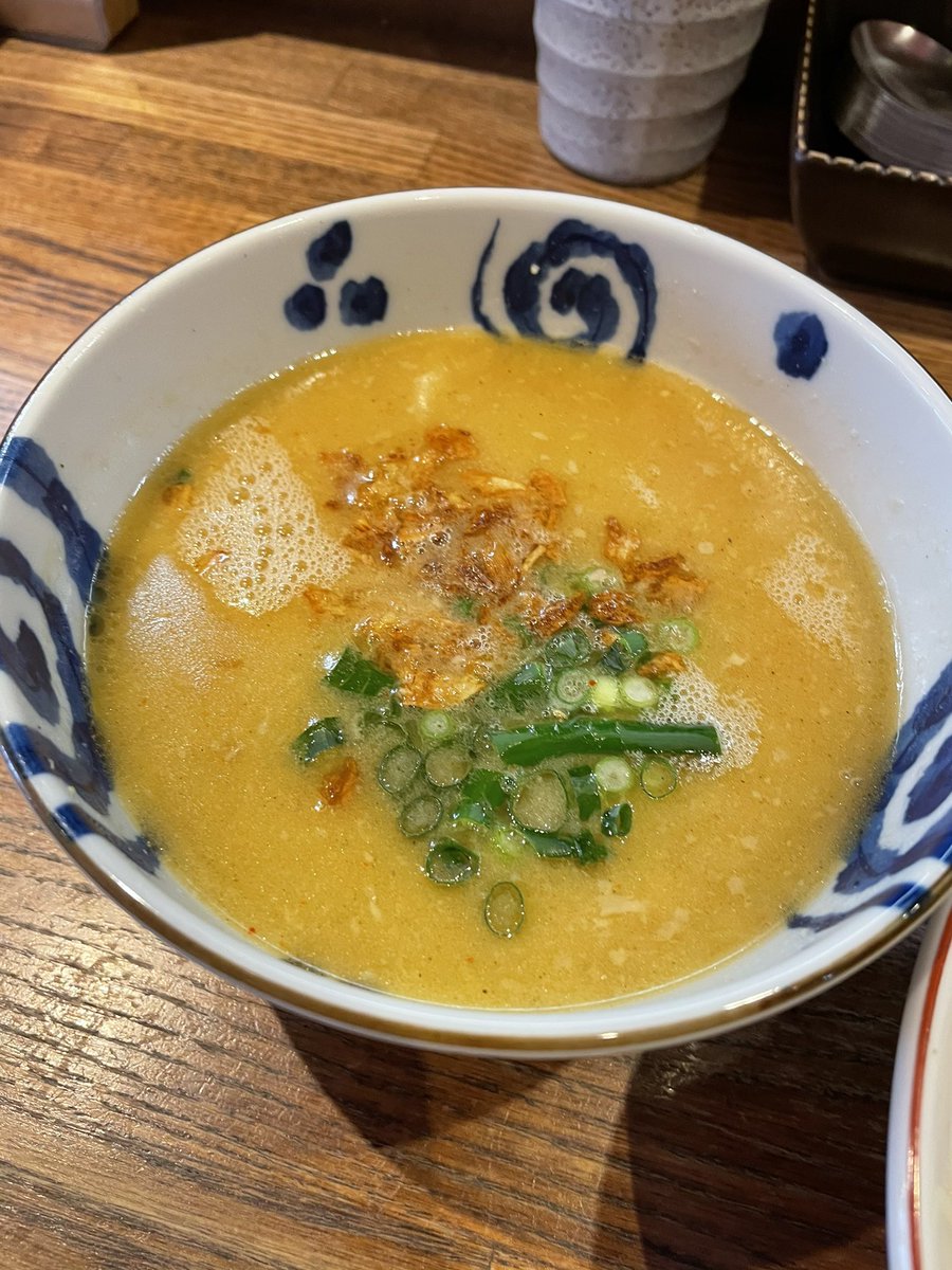 kadochansc's tweet photo. らー麺屋バリバリジョニー@湊新田
にんにく味噌つけ麺(こうじ味噌仕立)
大盛　海苔
麹味噌の甘味と大蒜の風味がバランスよくマリアージュされたシャバ系のスープにピロピロ麺が絡��で予想通り
メチャ旨っ‼️ もやしがいいアクセントになって、神豚もいつもながら👍👍👍
今日も美味しい一杯ご馳走様です https://t.co/g8Dd1KbDJm
