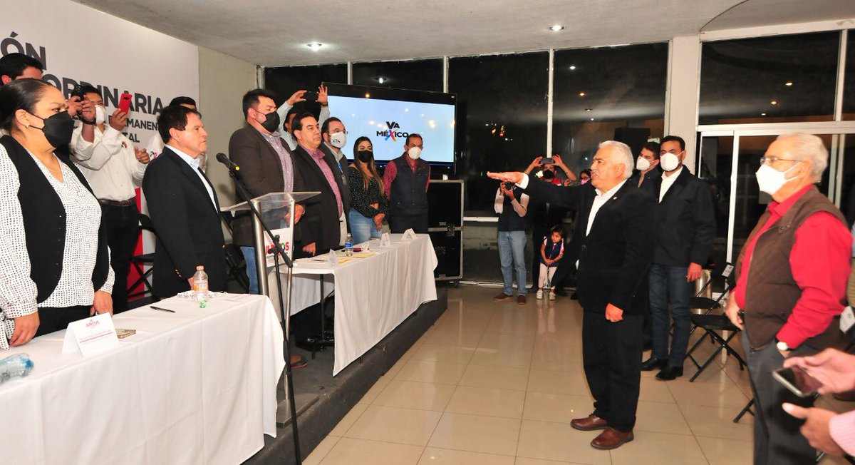 CDE_PRI_Durango's tweet photo. Benítez a la plurinominal, Rubén Escajeda presidente del PRI

https://t.co/m0sGisuQk9 https://t.co/ozdaV0cCYe