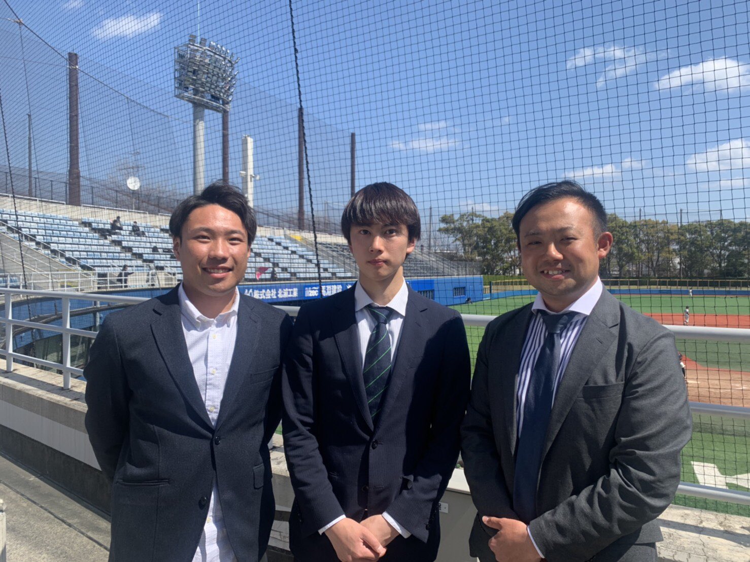 公式 関東地区大学準硬式野球連盟 Sur Twitter 3月24日 準決勝 第2試合 国士舘大学対中央大学のライブ中継をいたします 実況者は 榎本一総さん 立教大学 写真中央 解説者は 河野翔吾さん 中央大学 写真左 と 浅野修平さん 帝京大学監督 写真右 です 以下