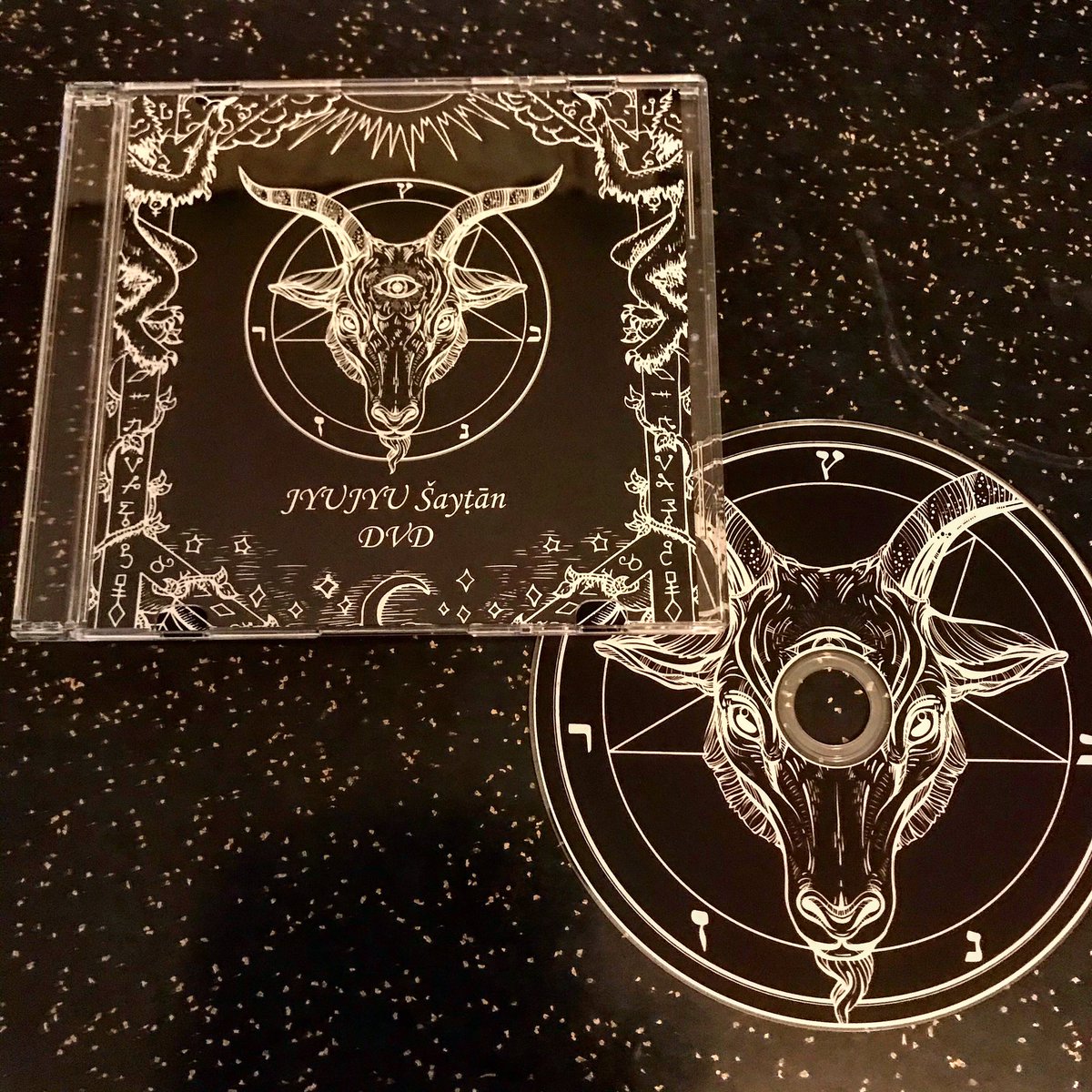 TheTrueAsgard's tweet photo. New arrival:
じゅじゅ (Jyujyu) @jyujyu_info "Šayṭān" DVD.
From Idol Underworld @DerekVasconi, via Tenso.
#じゅじゅ #Jyujyu #Šayṭān #Saytan #DVD https://t.co/3E5A5UIztJ
