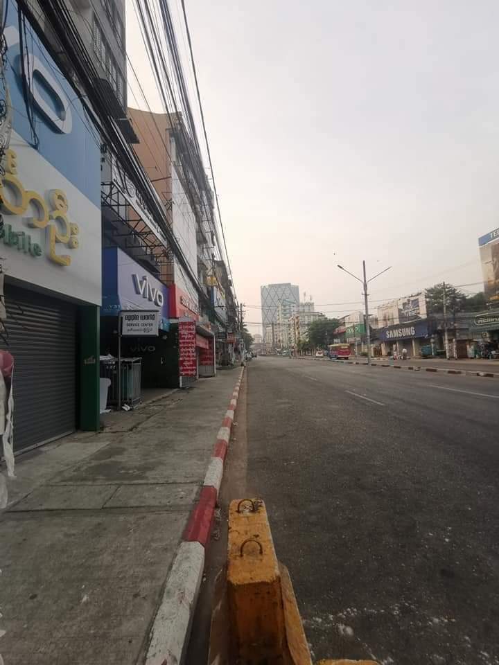 Yunnie37762571's tweet photo. SILENCE REVOLUTION
#Yangon silent strike
#Mar24SilenceStrike
#WhatsHappeningInMyanmar https://t.co/VdwIYJ852K