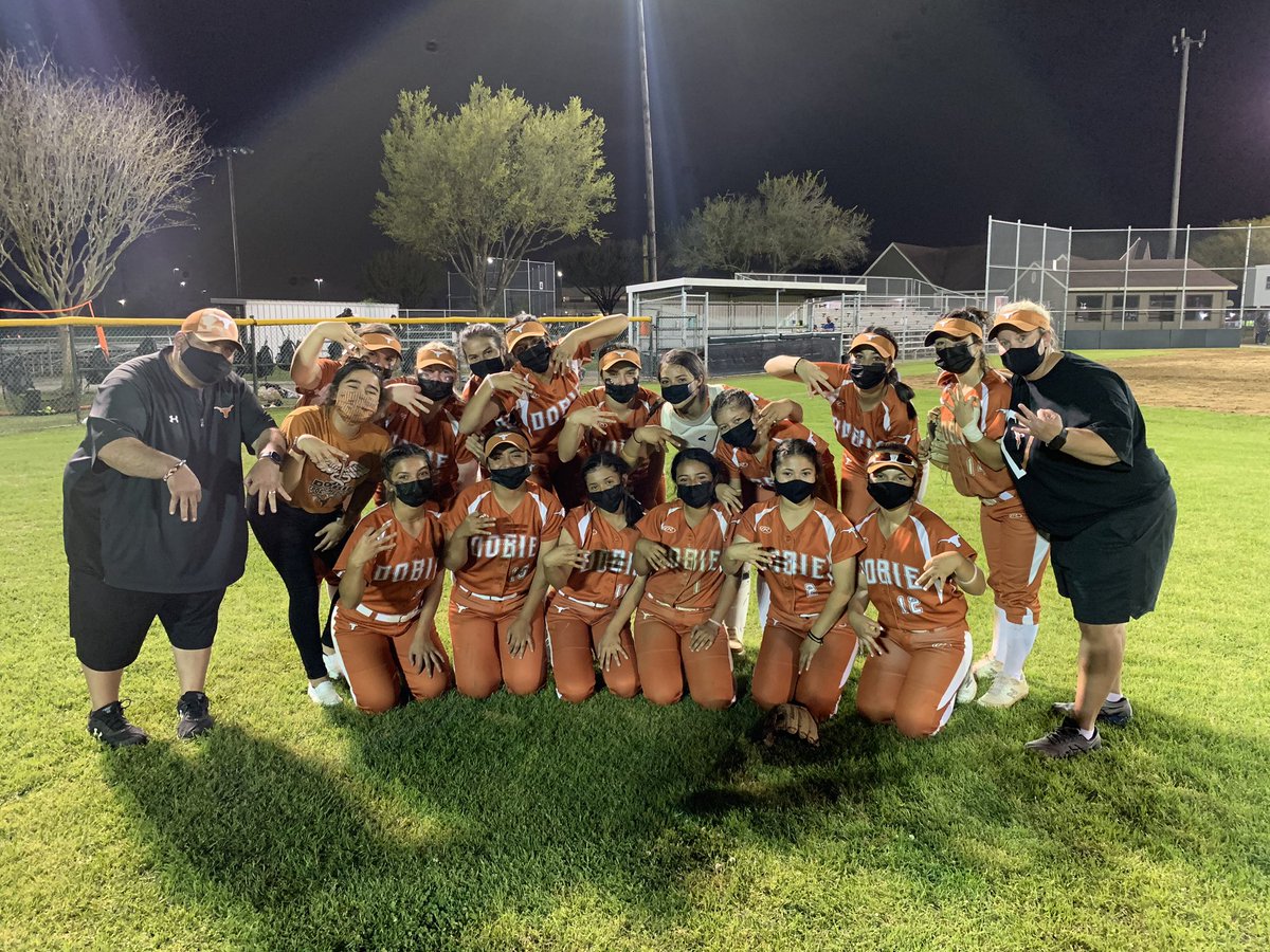 DOBIE_SOFTBALL's tweet photo. Congrats to these beasts on a huge win over Memorial ! 7-5 and yβall for it! So proud of yβall! π€ https://t.co/X7z2RXicH0