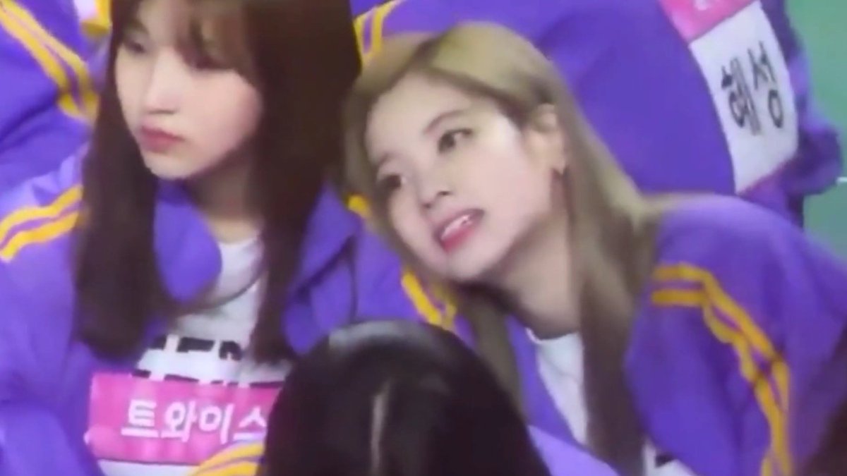 dahyun's favorite home: mina's shoulders
