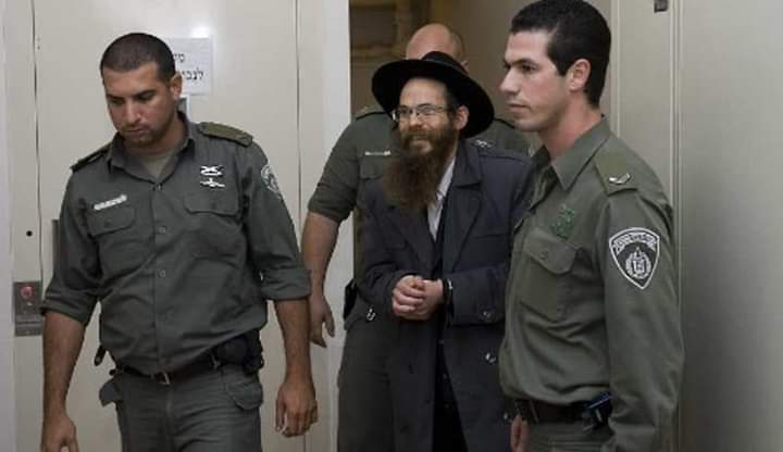 یہودی مذہبی پیشوا Yitzhak Shapira نے The King'sTorah نامی کتاب میں یہودیوں کو اجازت دی کہ غیر یہودیوں کو قتل کرنا کوئی گناہ نہیں، اور اسرائیل کے لئے خطرناک اشخاص کے بچوں بلکہ نوزائیدہ بچوں کو بھی نقصان پہنچانا درست ہے، کیونکہ یہ بڑے ہو کر اسرائیل کے لئے خطرہ بنیں گے