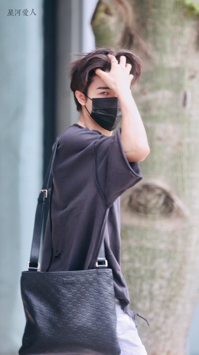 大帅哥😶💙
cr. 星河愛人_尹浩宇

#แพทริค #尹浩宇 #CHUANG2021