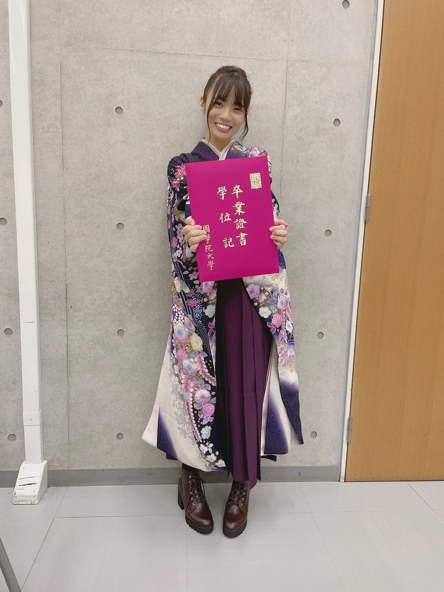M_M_information's tweet photo. 【#宮田愛萌 ブログ更新3/24】
『普段は2枚くらいなのですが。』①

袴の写真、大量放出です！

 https://t.co/tvyNLyIVxI https://t.co/FG7DgsxgKm