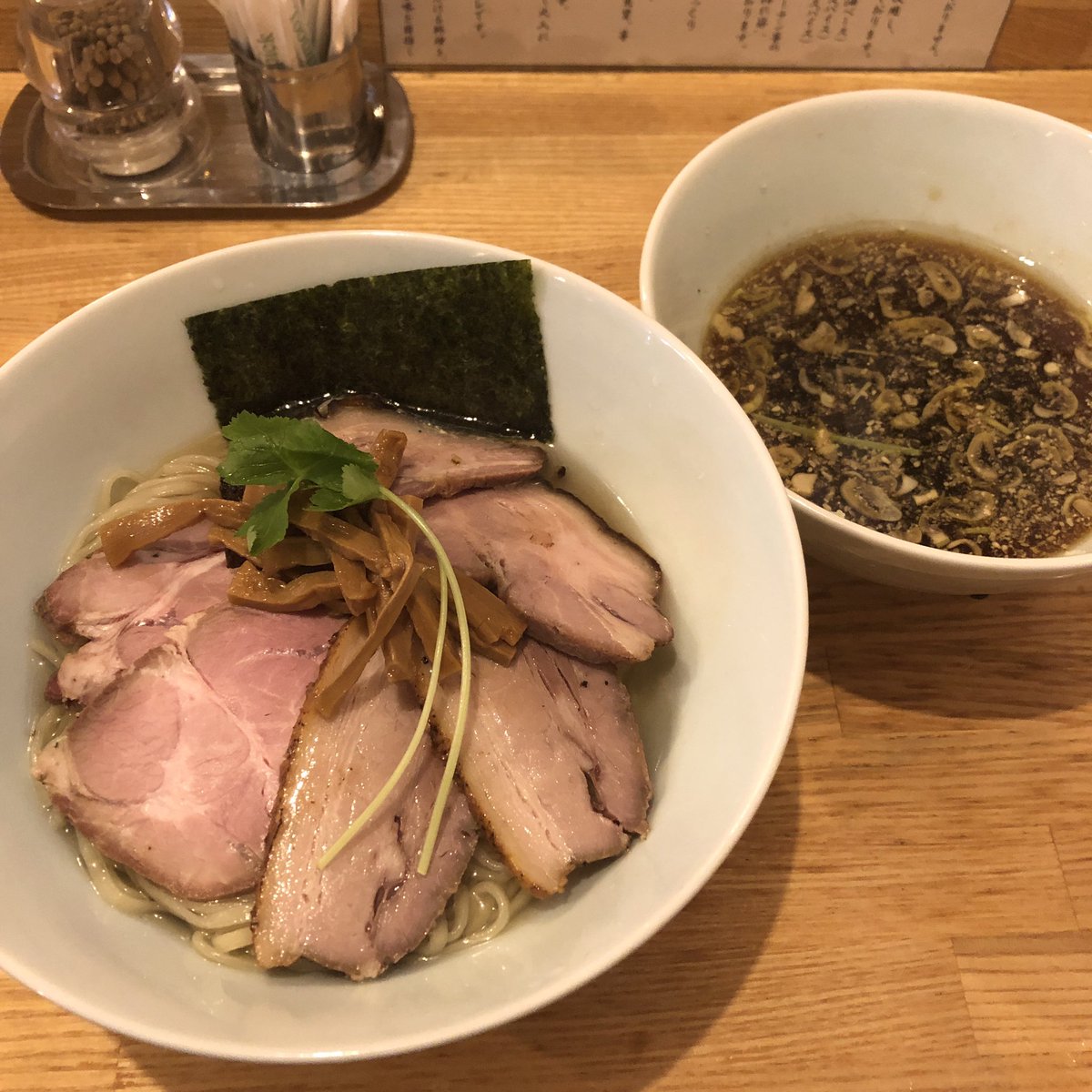 pakio_kun's tweet photo. 地球の中華そば＠伊勢佐木長者町で「醤油つけそば」チャーシュー増し。
麺場に佐々木昭一君立ってるよ。 https://t.co/OjKC4nZf1d