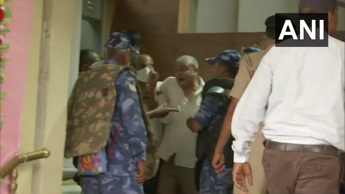 34yearsofpride's tweet photo. 1st it was J &amp; K, yesterday it was Delhi and now it is in #Bihar.

According to the new Bihar Special Armed Police Bill, search will be conducted without warrant &amp; "any policemen can arrest if he believes something is wrong". 
No use of courts &amp; magistrate ?? https://t.co/VJFvqw31et