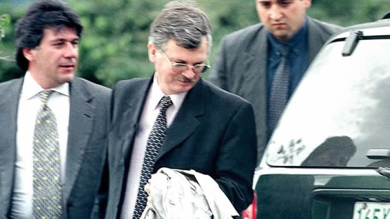 Quiero comenzar este 24 de Marzo contándoles la alucinante historia de una captura casi cinematográfica de un genocida en el exterior.

Abro hilo.