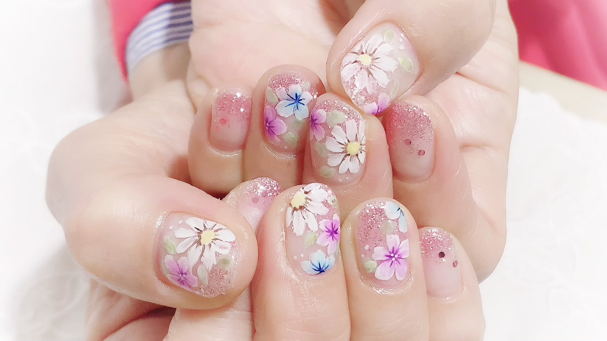 Fantasia Nailartsalon ラメに浮かぶカラフルなお花畑 春ネイル21 春ネイル 春ネイルデザイン Nail Nailart Nailist ネイル ネイルアート ジェル ジェルネイル お花ネイル フラワーネイル 手描きアート 手描きネイル ネイルデザイン
