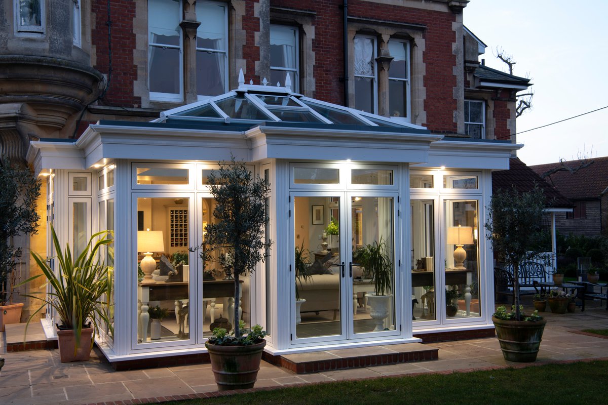 prefixsystems's tweet photo. WOW! How stunning is this Orangery installation by our customer @omega_windows🤩 Complete with lantern roof from us and @iX250 versatile aluminium deck system. 

#orangery #lantern #desksystem #aluminium https://t.co/UQL2sl2Kco
