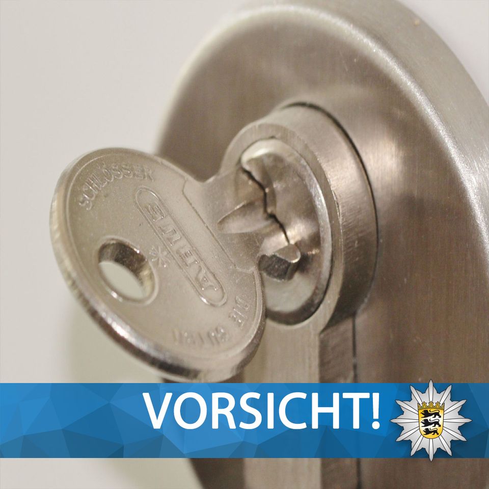 LkaBaWue's tweet photo. 🔑 Tür zu - Schlüssel steckt - Ausgesperrt?🔑
Ihr sucht nach einem #Schlüsseldienst
🚩 Was darf eine Türöffnung kosten?
Die @vzbawue gibt Auskunft:
https://t.co/SYoAUkKNR8
@LkaBaWue https://t.co/c5A2w341iM