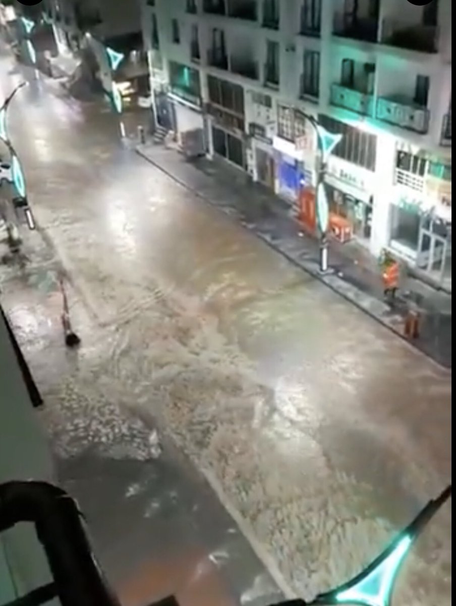 fratnadirbingl's tweet photo. Dün gece Bingöl de Yaşanan Sel felaketi bu da yetersiz Altyapıyı gösteriyor 6 milyar TL ye yeni Bingöl inşaa edilirdi renkli ışıklar ile Çapakçur Köprüsüne Resim Çekmek için Yapilan Reklam Kokan Yapilar ile Halki Kandiriyorsunuz Geçmiş olsun 🤲🙏
#Bingöl #colig
#Bingöl https://t.co/j7xgQizzwV