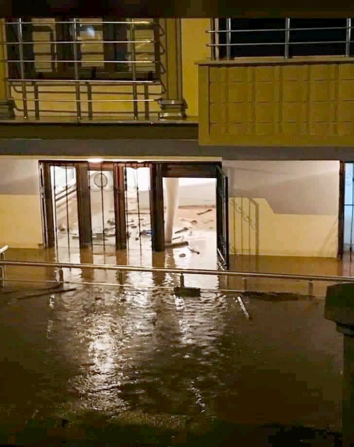 fratnadirbingl's tweet photo. Dün gece Bingöl de Yaşanan Sel felaketi bu da yetersiz Altyapıyı gösteriyor 6 milyar TL ye yeni Bingöl inşaa edilirdi renkli ışıklar ile Çapakçur Köprüsüne Resim Çekmek için Yapilan Reklam Kokan Yapilar ile Halki Kandiriyorsunuz Geçmiş olsun 🤲🙏
#Bingöl #colig
#Bingöl https://t.co/j7xgQizzwV